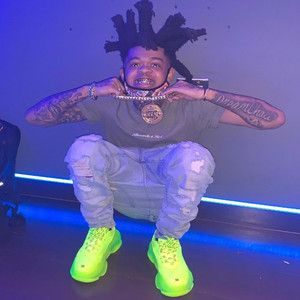 我被八个男人玩到早上H
