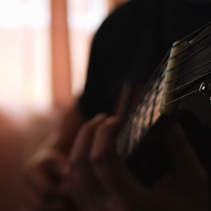 我被八个男人玩到早上H
