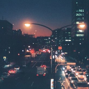 我被八个男人玩到早上H
